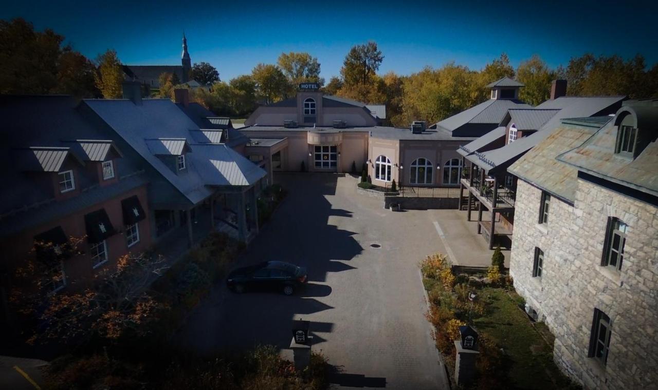 Chateau Logue Hotel Maniwaki Buitenkant foto